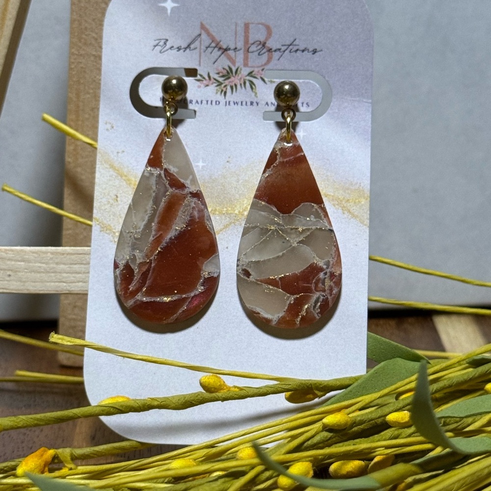 Elegant Teardrop Earrings in Red and Gold